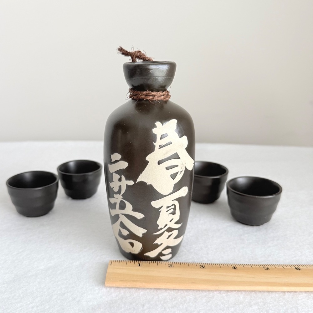 Japanese Sake Set Ceramic Black White Kanji Calligraphy 5pc Tokkuri 4 Cups - Picture 5 of 9